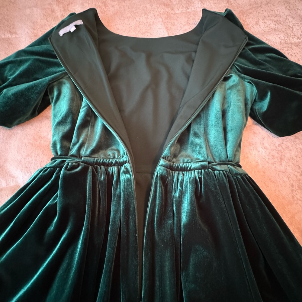 Antonio Melani x Nicola Bathie, Julianna Velvet Emerald Green Dress. Size 10 - Picture 6 of 7